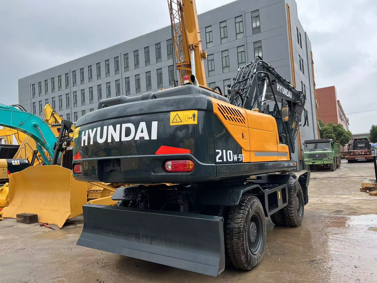 Hyundai 210w-9 wheel excavator - حفارة على عجلات: صور 4 Hyundai 210w-9 wheel excavator - حفارة على عجلات: صور 4