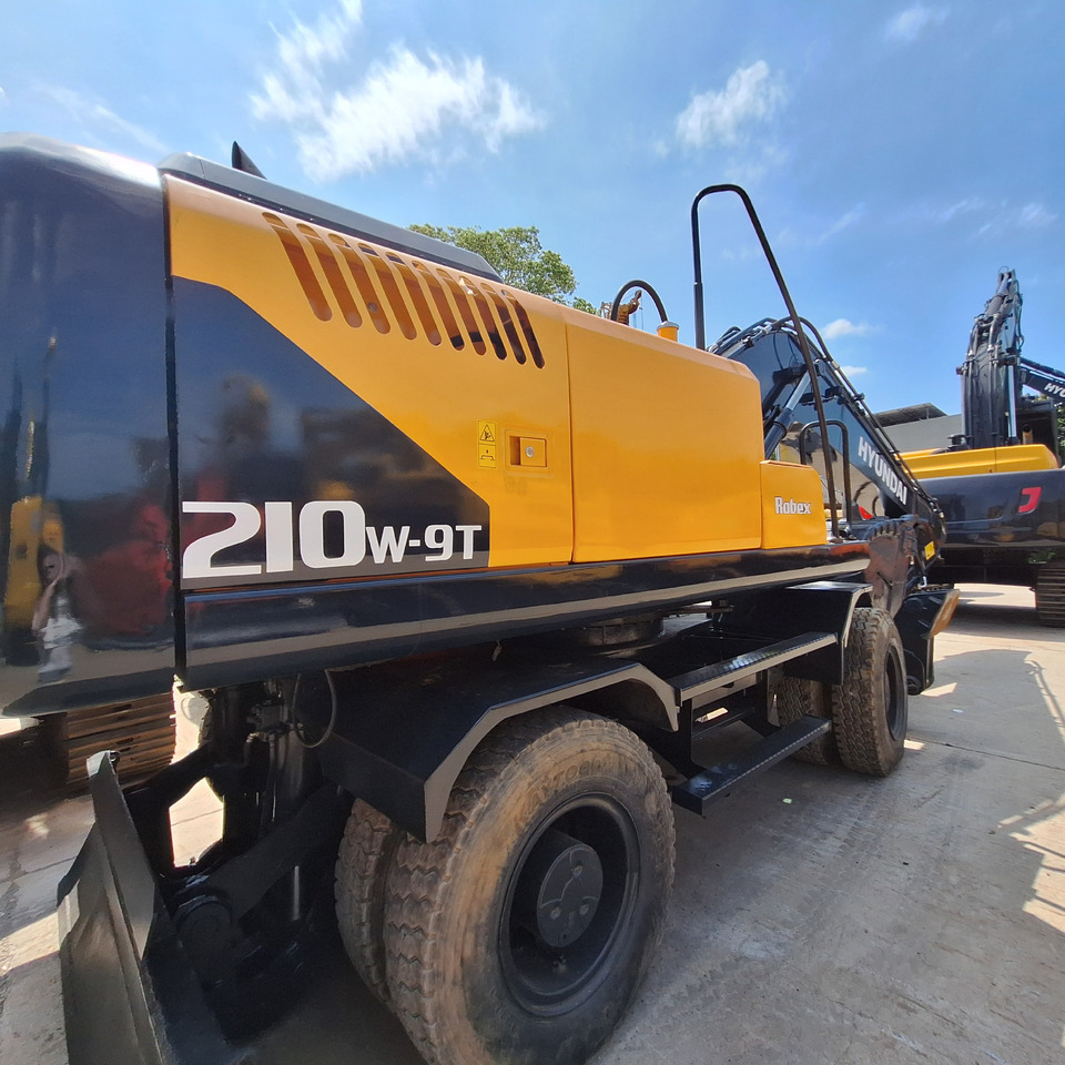 Hyundai 210w-9T wheel excavator - حفارة على عجلات: صور 2 Hyundai 210w-9T wheel excavator - حفارة على عجلات: صور 2