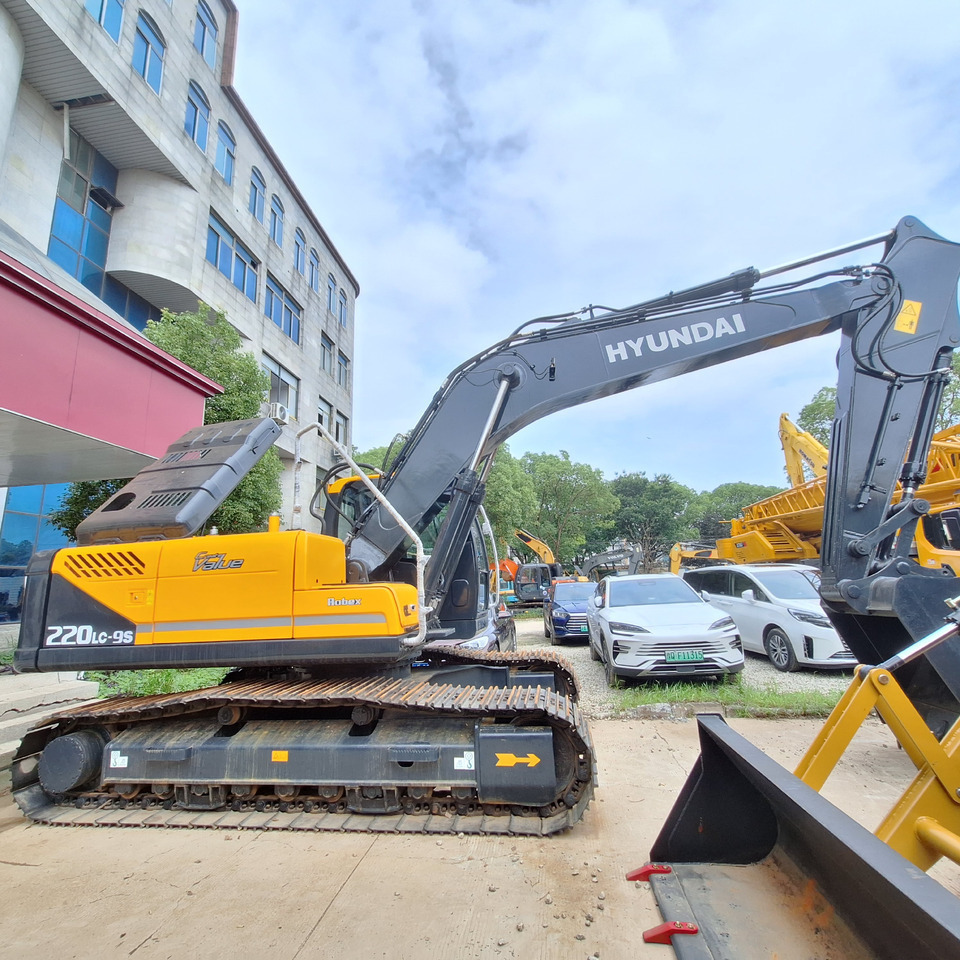 Hyundai 220LC-9S Excavator - حفارات زحافة: صور 1 Hyundai 220LC-9S Excavator - حفارات زحافة: صور 1