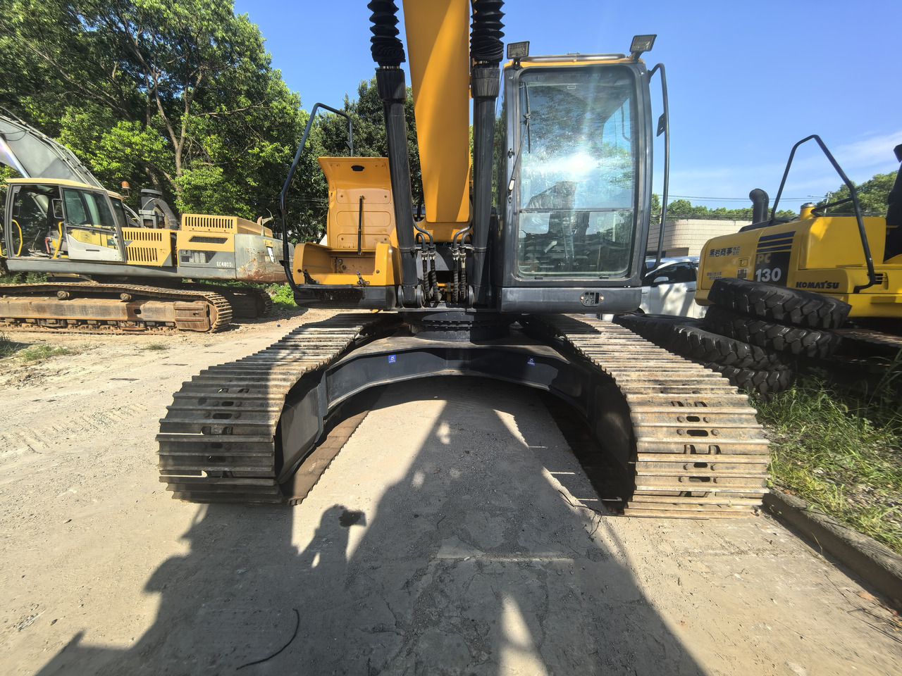 Hyundai 220lc-9s excavator - حفارة على عجلات: صور 5 Hyundai 220lc-9s excavator - حفارة على عجلات: صور 5