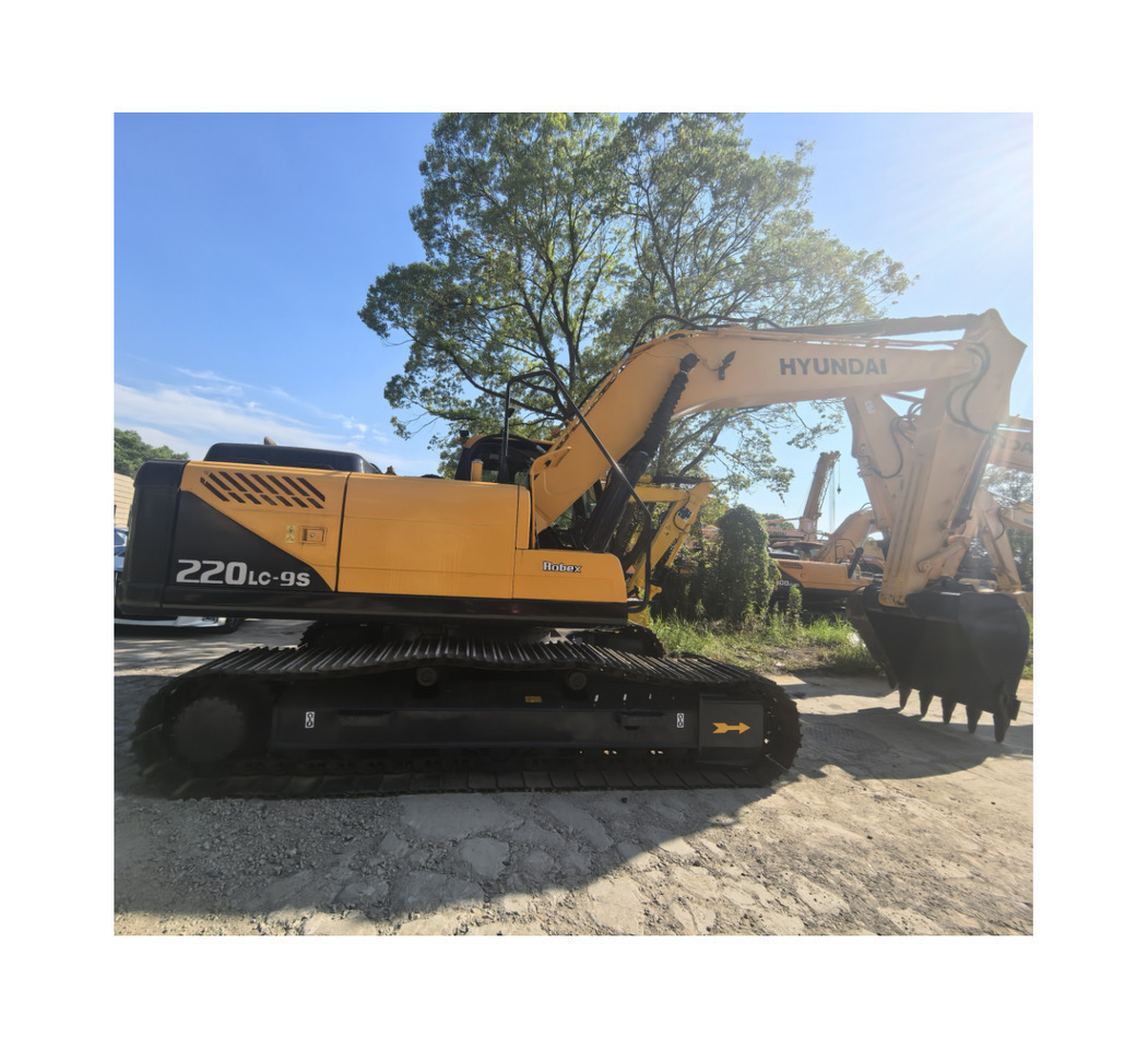 Hyundai 220lc-9s excavator - حفارة على عجلات: صور 1 Hyundai 220lc-9s excavator - حفارة على عجلات: صور 1