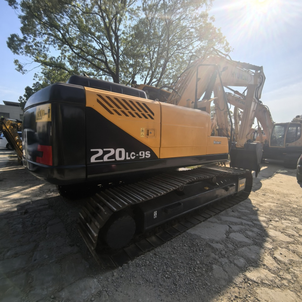 Hyundai 220lc-9s excavator - حفارة على عجلات: صور 2 Hyundai 220lc-9s excavator - حفارة على عجلات: صور 2
