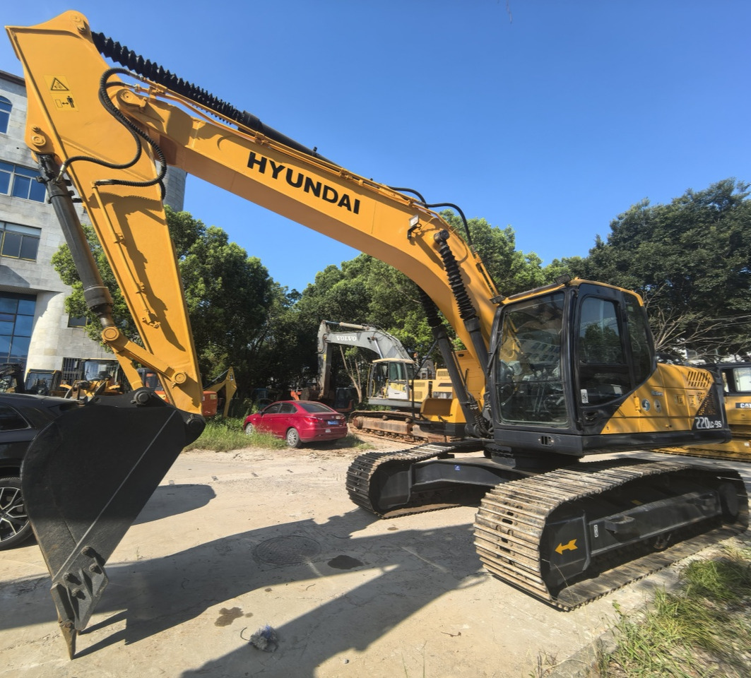 Hyundai 220lc-9s excavator - حفارة على عجلات: صور 2 Hyundai 220lc-9s excavator - حفارة على عجلات: صور 2