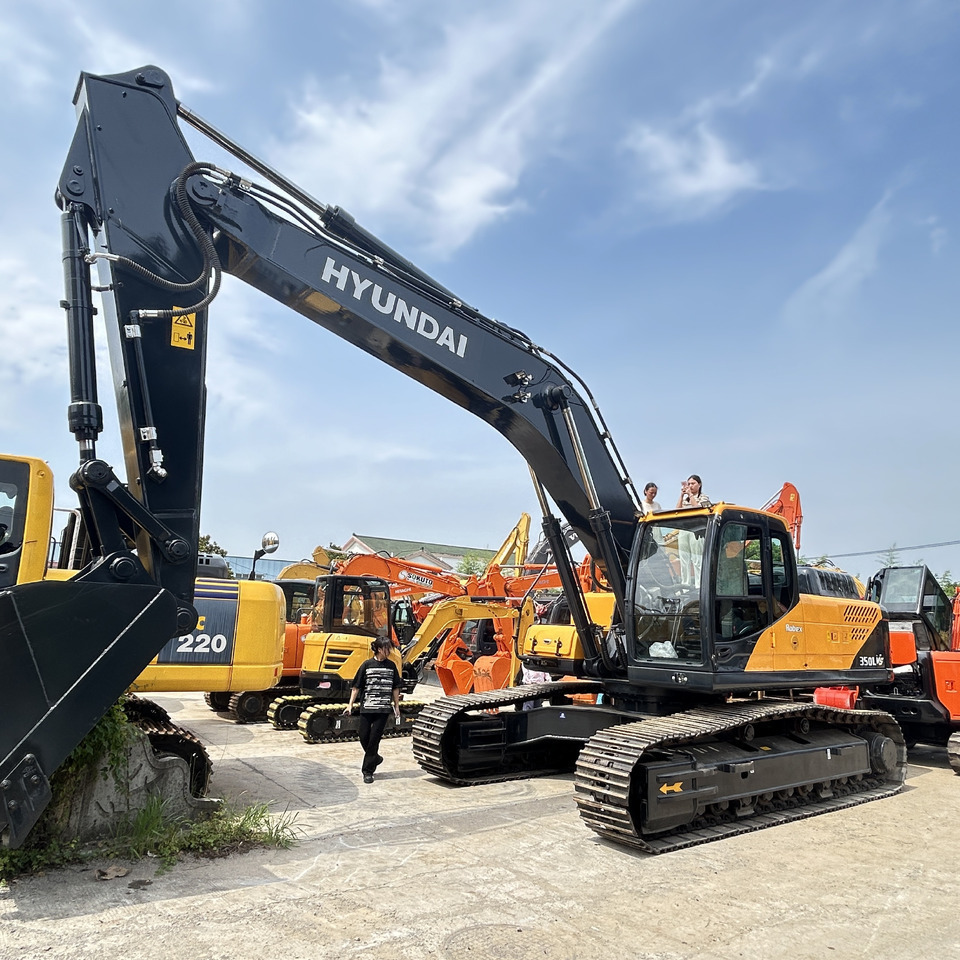 Hyundai 350LVS excavator - حفارة على عجلات: صور 2 Hyundai 350LVS excavator - حفارة على عجلات: صور 2