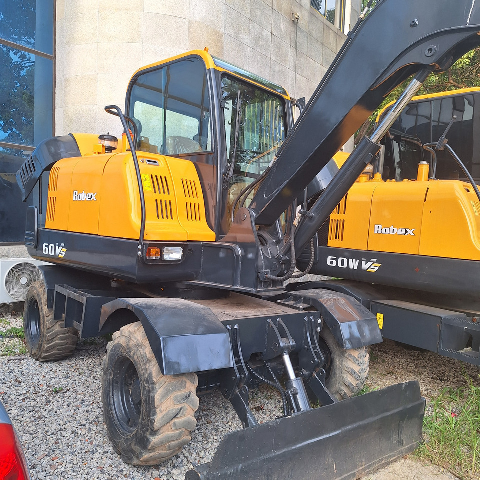 Hyundai 60vs excavator - حفارة على عجلات: صور 2 Hyundai 60vs excavator - حفارة على عجلات: صور 2