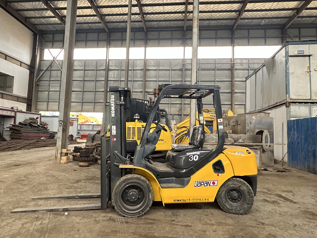 Komatsu FD30 Forklift - رافعة شوكية ديزل: صور 1 Komatsu FD30 Forklift - رافعة شوكية ديزل: صور 1