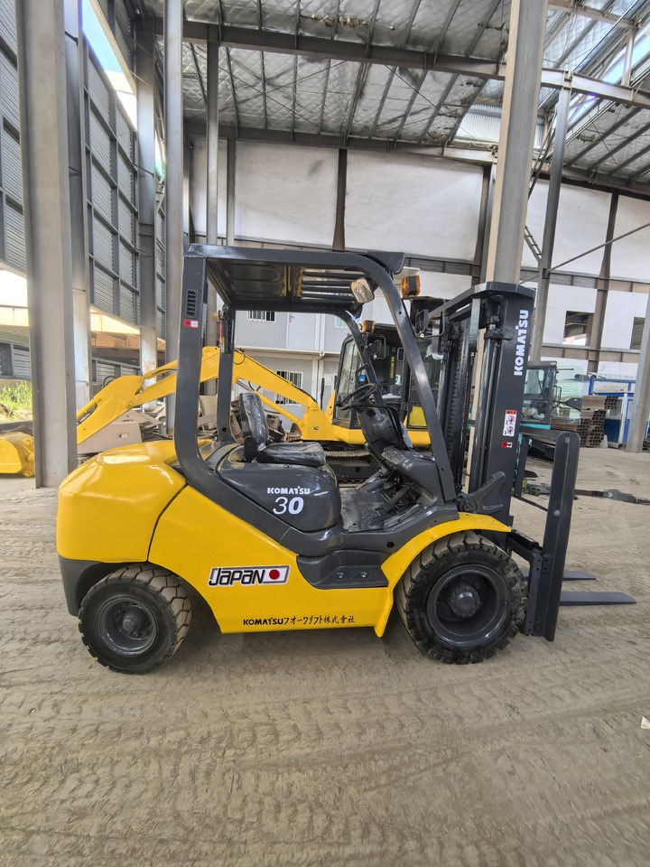 Komatsu FD30 Forklift - رافعة شوكية ديزل: صور 2 Komatsu FD30 Forklift - رافعة شوكية ديزل: صور 2