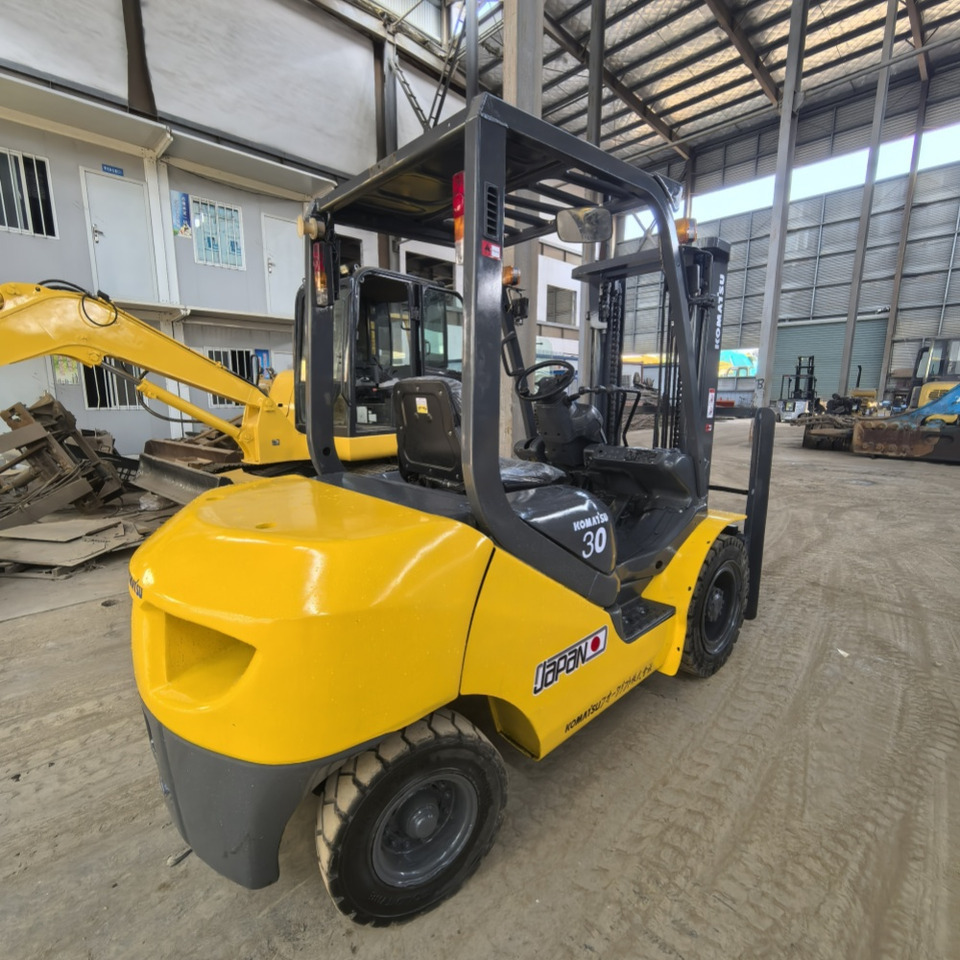Komatsu FD30 Forklift - رافعة شوكية ديزل: صور 3 Komatsu FD30 Forklift - رافعة شوكية ديزل: صور 3
