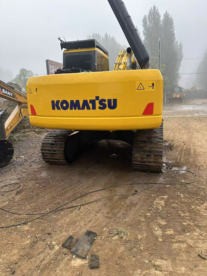 Komatsu PC200-7 excavator - حفارات زحافة: صور 1 Komatsu PC200-7 excavator - حفارات زحافة: صور 1