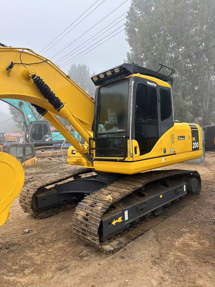 Komatsu PC200-7 excavator - حفارات زحافة: صور 2 Komatsu PC200-7 excavator - حفارات زحافة: صور 2