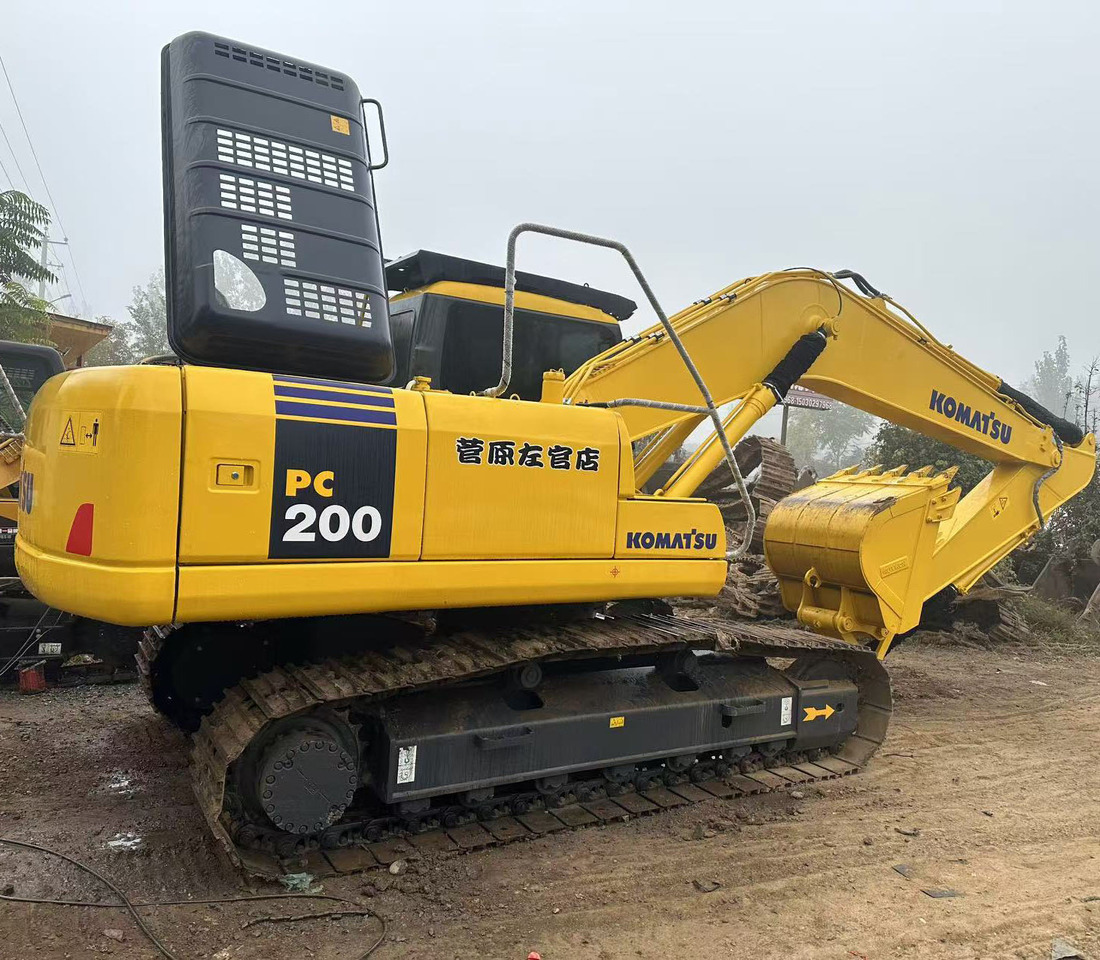 Komatsu PC200-7 excavator - حفارات زحافة: صور 2 Komatsu PC200-7 excavator - حفارات زحافة: صور 2