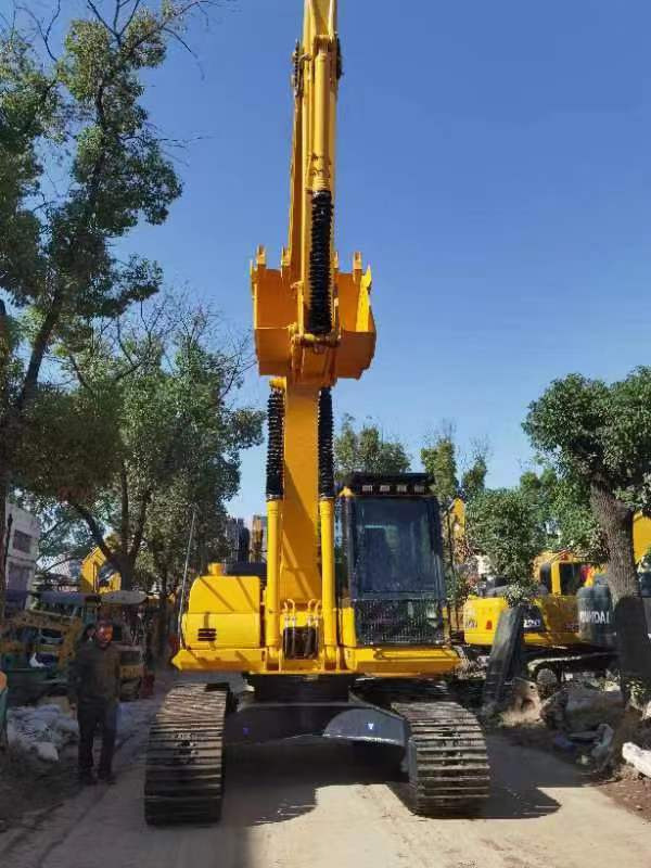 Komatsu PC200-8 Excavator - حفارات زحافة: صور 4 Komatsu PC200-8 Excavator - حفارات زحافة: صور 4