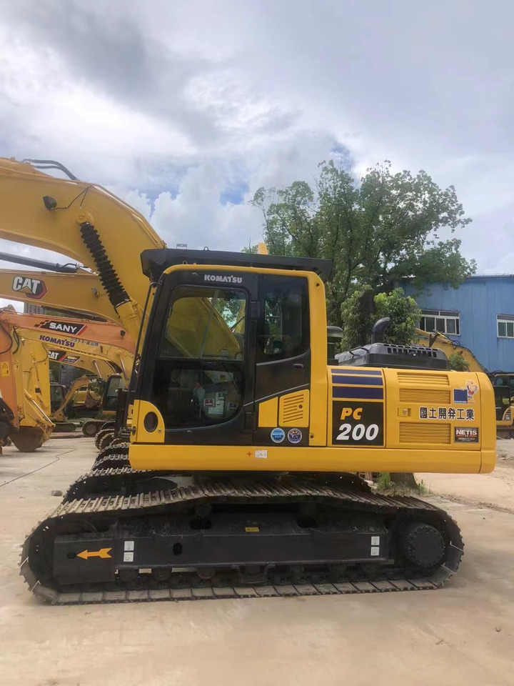 Komatsu PC200-8 Excavator - حفارات زحافة: صور 1 Komatsu PC200-8 Excavator - حفارات زحافة: صور 1