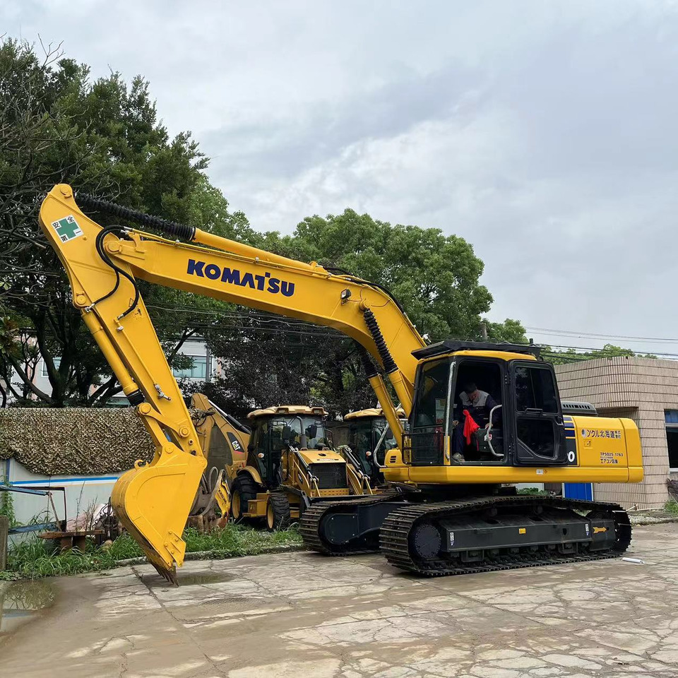Komatsu PC220-8 Excavator - حفارات زحافة: صور 3 Komatsu PC220-8 Excavator - حفارات زحافة: صور 3