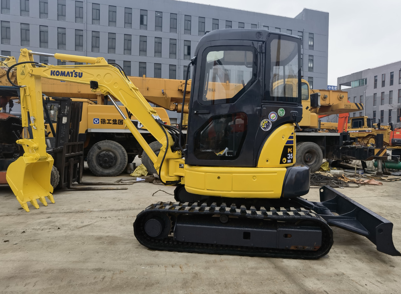 Komatsu PC35MR-3 Excavator - حفارات زحافة: صور 1 Komatsu PC35MR-3 Excavator - حفارات زحافة: صور 1
