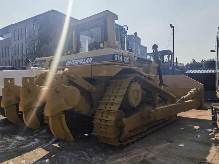 Original Japan made earth-moving bulldozer Caterpillar D7H dozer CAT heavy bulldozer D7 cheap dozer in China - بلدوزر: صور 2 Original Japan made earth-moving bulldozer Caterpillar D7H dozer CAT heavy bulldozer D7 cheap dozer in China - بلدوزر: صور 2