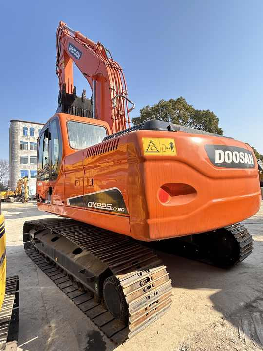Second Hand Doosan Excavator Crawler DX225LC-9C crawler Used Excavator For Sale in shanghai yard - حفارات زحافة: صور 4 Second Hand Doosan Excavator Crawler DX225LC-9C crawler Used Excavator For Sale in shanghai yard - حفارات زحافة: صور 4