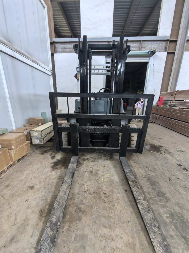 TCM FD70 Forklift - رافعة شوكية ديزل: صور 5 TCM FD70 Forklift - رافعة شوكية ديزل: صور 5