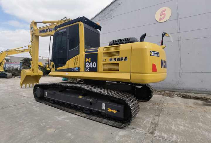 Used original komatsu240-8 24tons hydraulic crawler excavator used crawler excavator Komatsu pc240-8CL - حفارات زحافة: صور 2 Used original komatsu240-8 24tons hydraulic crawler excavator used crawler excavator Komatsu pc240-8CL - حفارات زحافة: صور 2