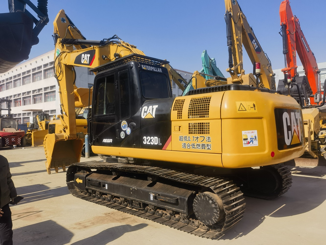 Cat 323d excavators - حفارة: صور 1 Cat 323d excavators - حفارة: صور 1