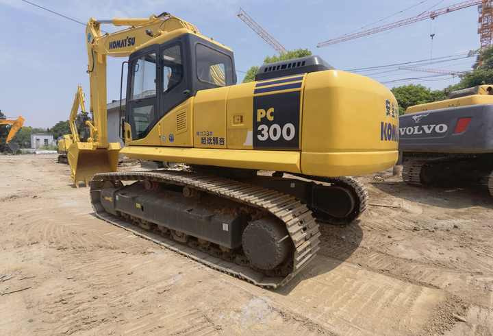 Komatsu PC300-7 excavator used komatsu pc350-7 pc300-7 pc240-7 PC220-7 PC230-7 PC210-7 PC200-7 in competitive price - حفارات زحافة: صور 4 Komatsu PC300-7 excavator used komatsu pc350-7 pc300-7 pc240-7 PC220-7 PC230-7 PC210-7 PC200-7 in competitive price - حفارات زحافة: صور 4