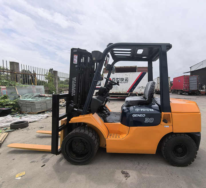 Original japanese second hand TOYOTA FD30 diesel forklift with good condition used Toyota FD30 forklift for sale in china - رافعة شوكية ديزل: صور 2 Original japanese second hand TOYOTA FD30 diesel forklift with good condition used Toyota FD30 forklift for sale in china - رافعة شوكية ديزل: صور 2