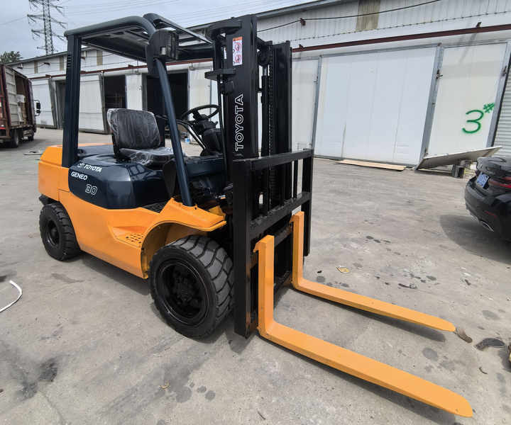Original japanese second hand TOYOTA FD30 diesel forklift with good condition used Toyota FD30 forklift for sale in china - رافعة شوكية ديزل: صور 4 Original japanese second hand TOYOTA FD30 diesel forklift with good condition used Toyota FD30 forklift for sale in china - رافعة شوكية ديزل: صور 4