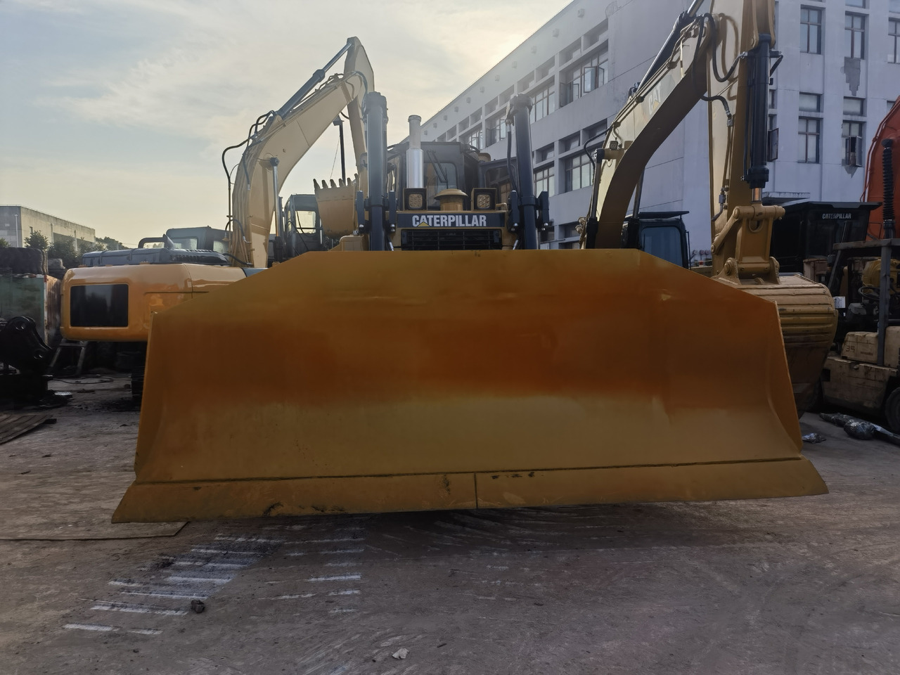 Used cat d8r bulldozer - بلدوزر: صور 3 Used cat d8r bulldozer - بلدوزر: صور 3