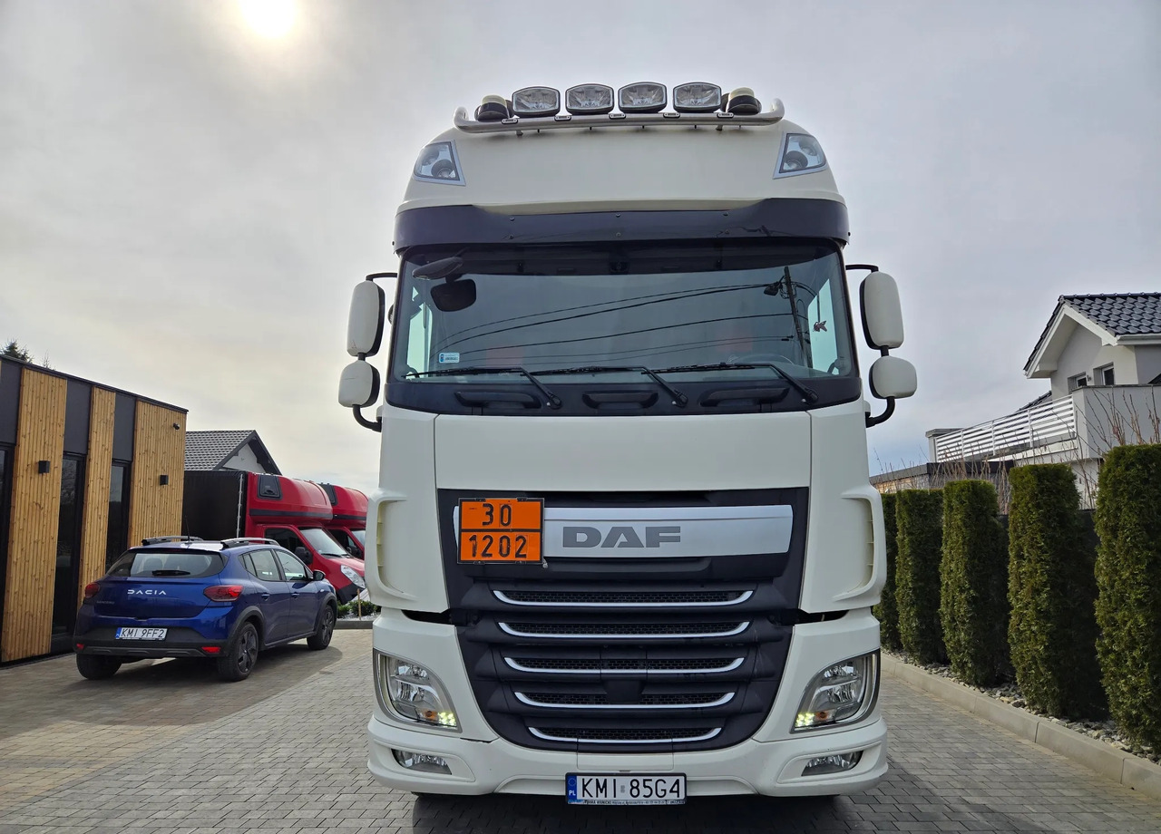 DAF XF 480 SUPER SPACE CAB - شاحنة جرار: صور 4 DAF XF 480 SUPER SPACE CAB - شاحنة جرار: صور 4