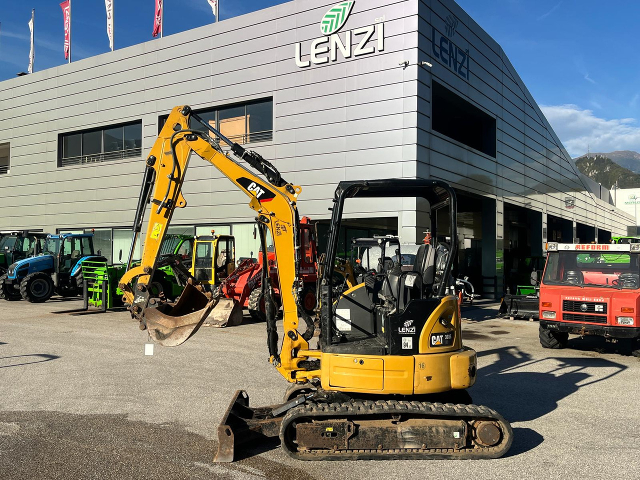 ESCAVATORE CAT 303 E CR - حفارة مصغرة: صور 1 ESCAVATORE CAT 303 E CR - حفارة مصغرة: صور 1