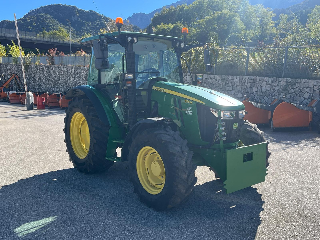 JOHN DEERE 5115M - جرار: صور 4 JOHN DEERE 5115M - جرار: صور 4