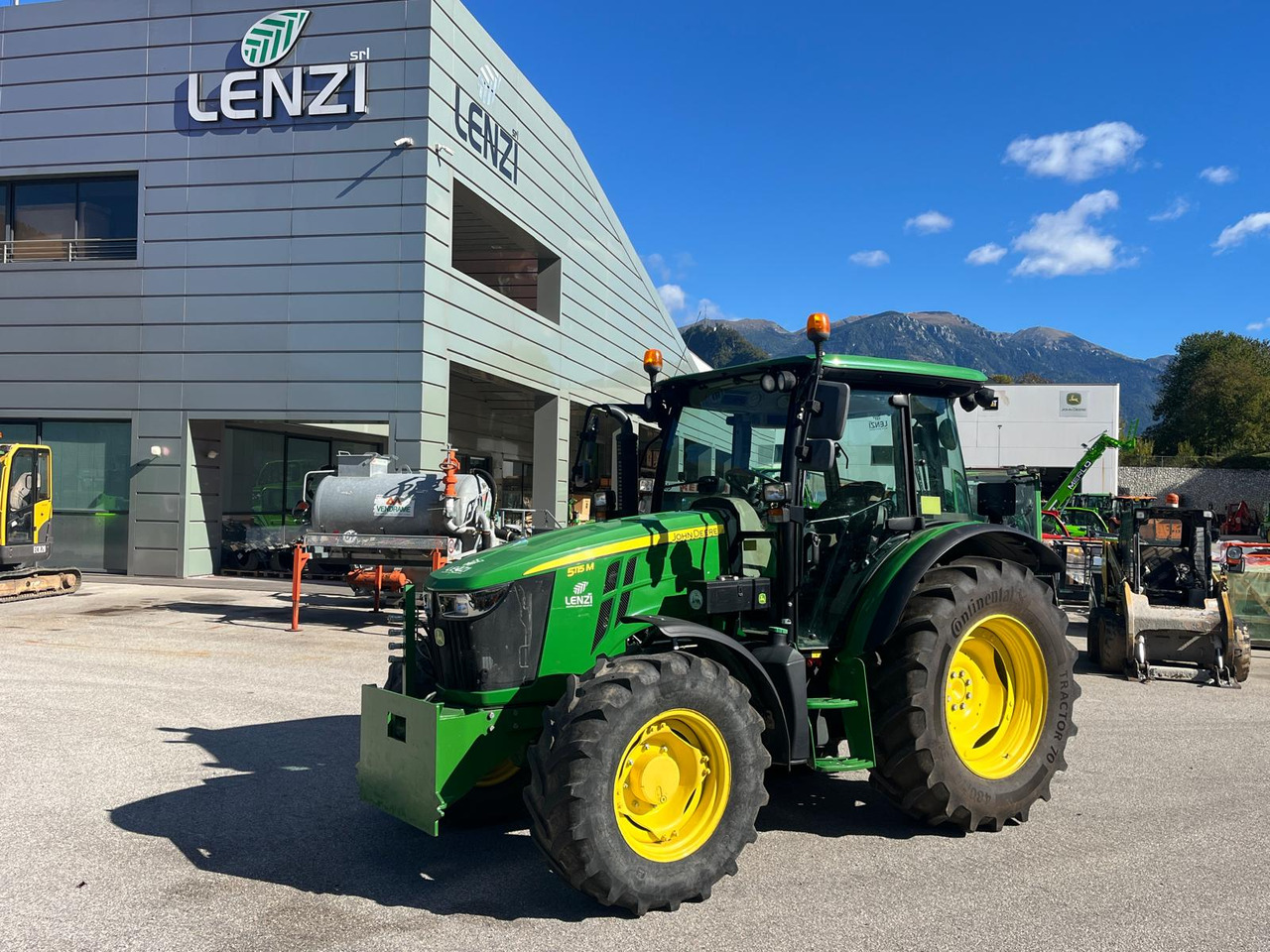 JOHN DEERE 5115M - جرار: صور 1 JOHN DEERE 5115M - جرار: صور 1