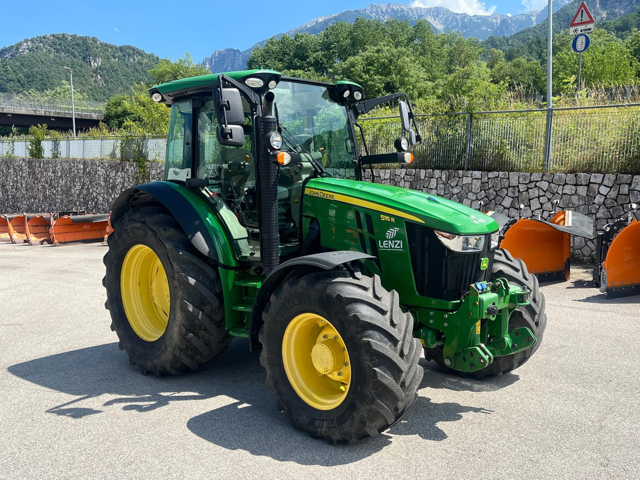 JOHN DEERE 5115R - جرار: صور 4 JOHN DEERE 5115R - جرار: صور 4
