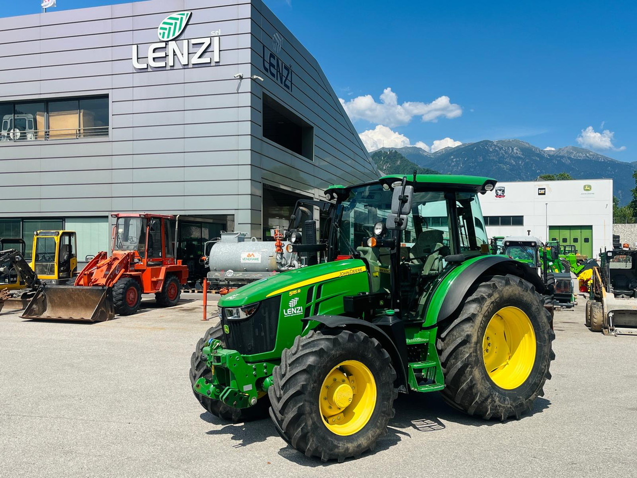 JOHN DEERE 5115R - جرار: صور 1 JOHN DEERE 5115R - جرار: صور 1