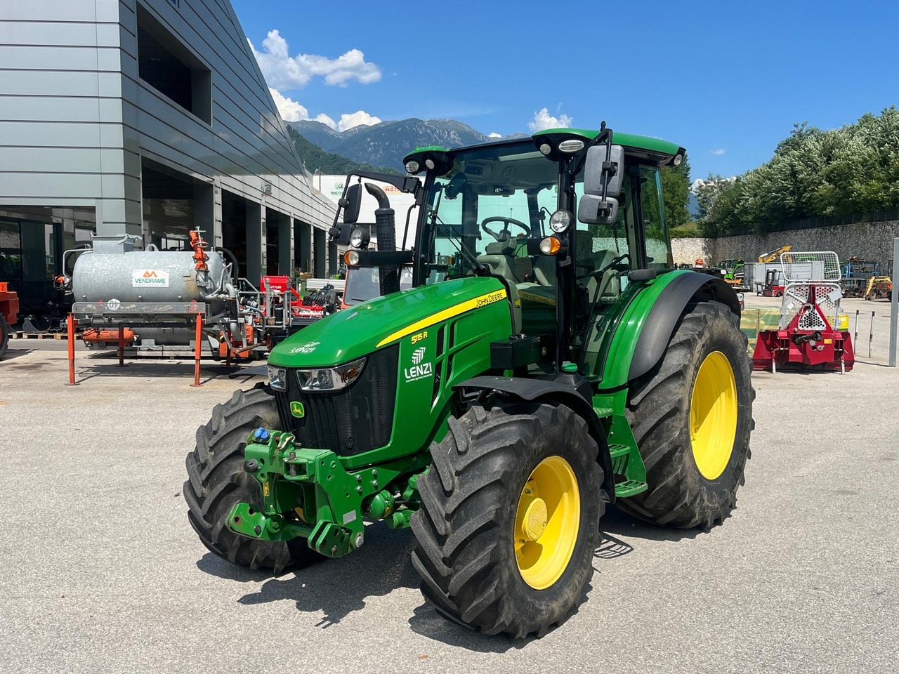 JOHN DEERE 5115R - جرار: صور 2 JOHN DEERE 5115R - جرار: صور 2