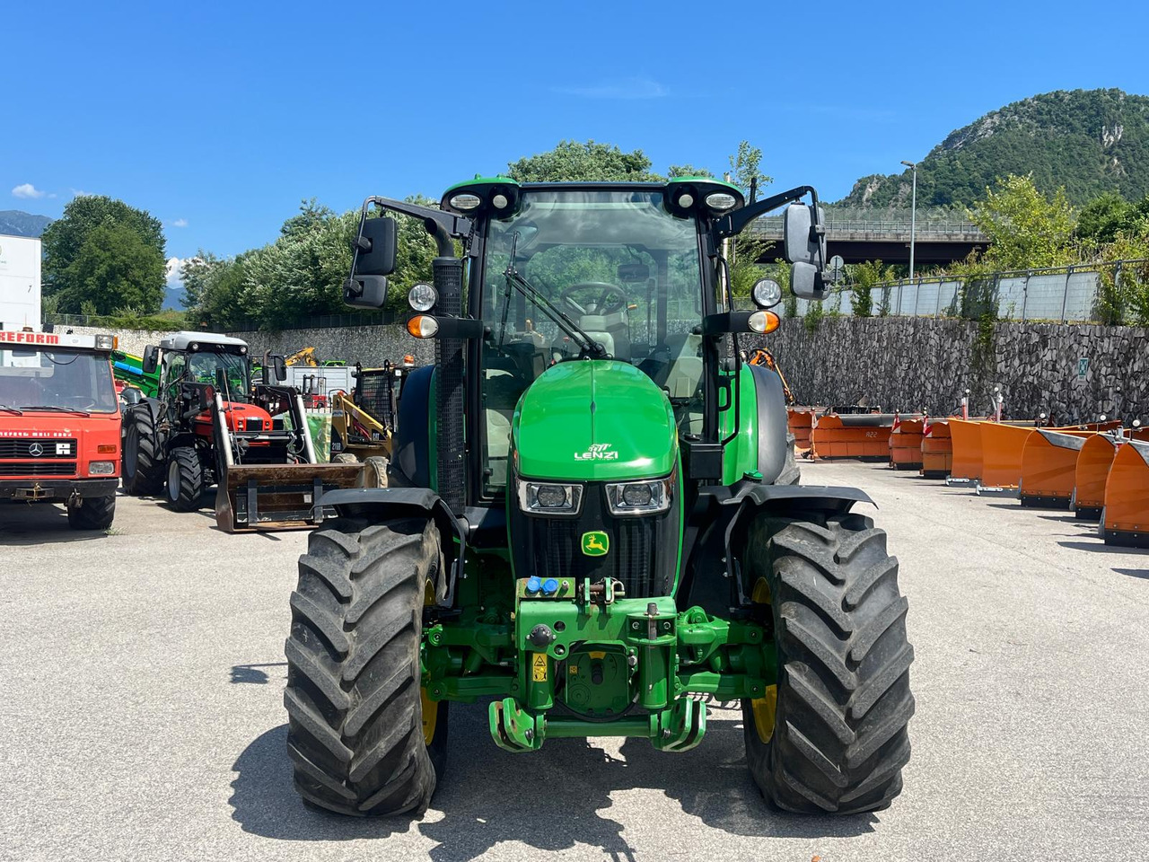 JOHN DEERE 5115R - جرار: صور 3 JOHN DEERE 5115R - جرار: صور 3