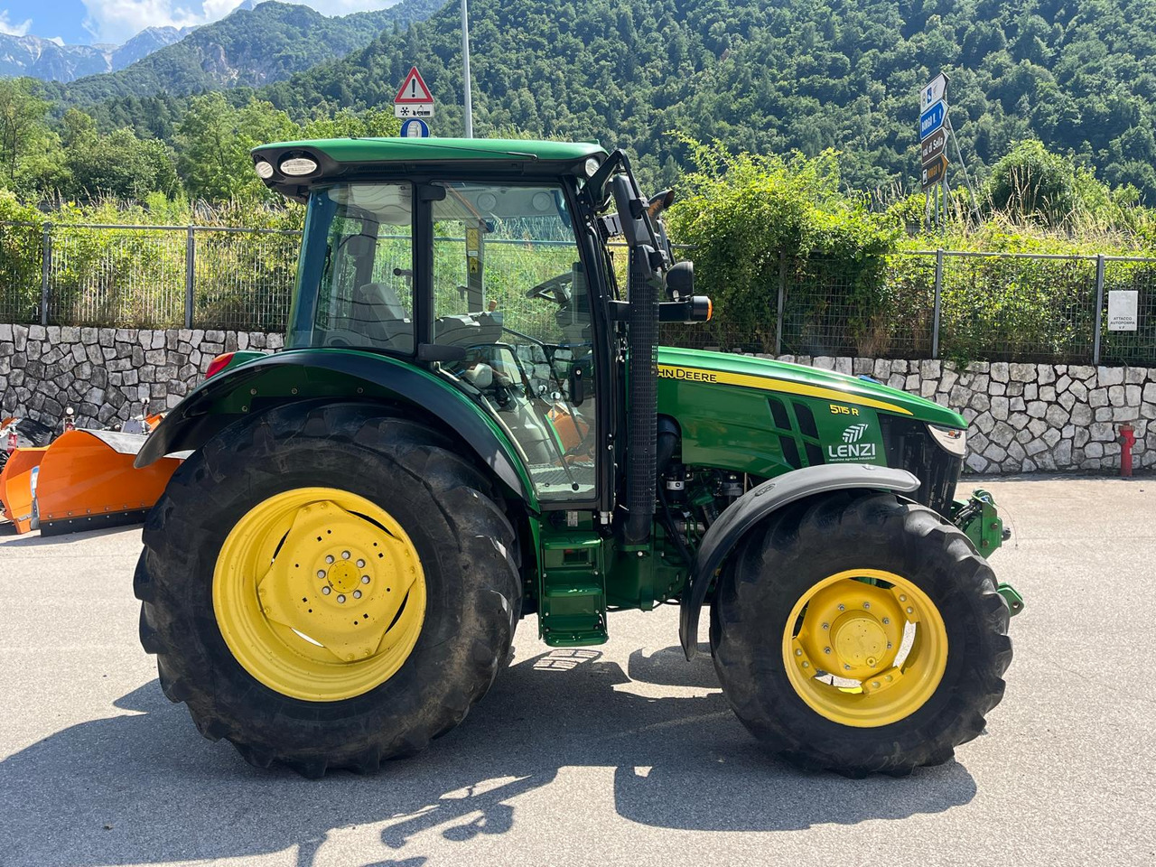 JOHN DEERE 5115R - جرار: صور 5 JOHN DEERE 5115R - جرار: صور 5