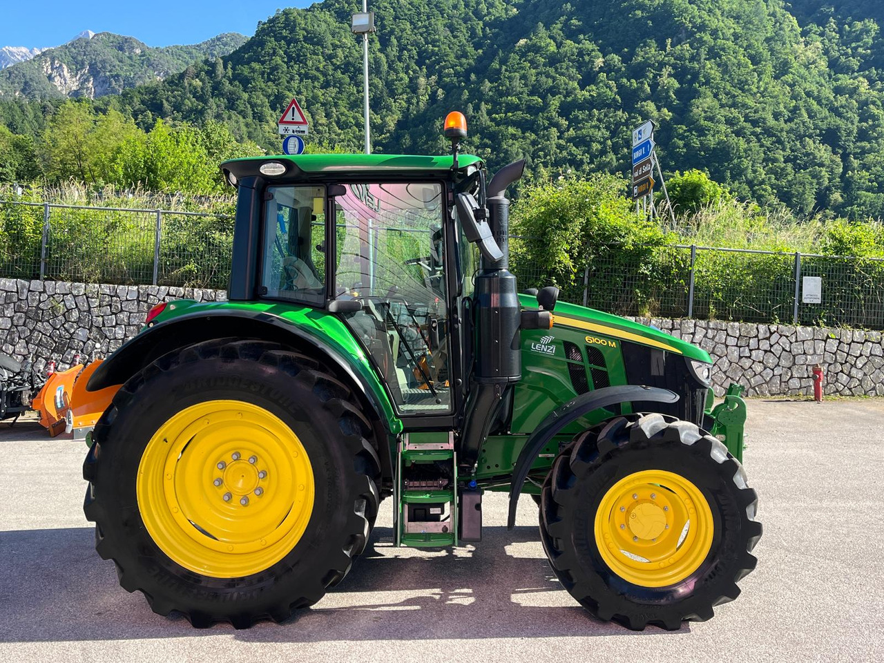 JOHN DEERE 6100M - جرار: صور 5 JOHN DEERE 6100M - جرار: صور 5