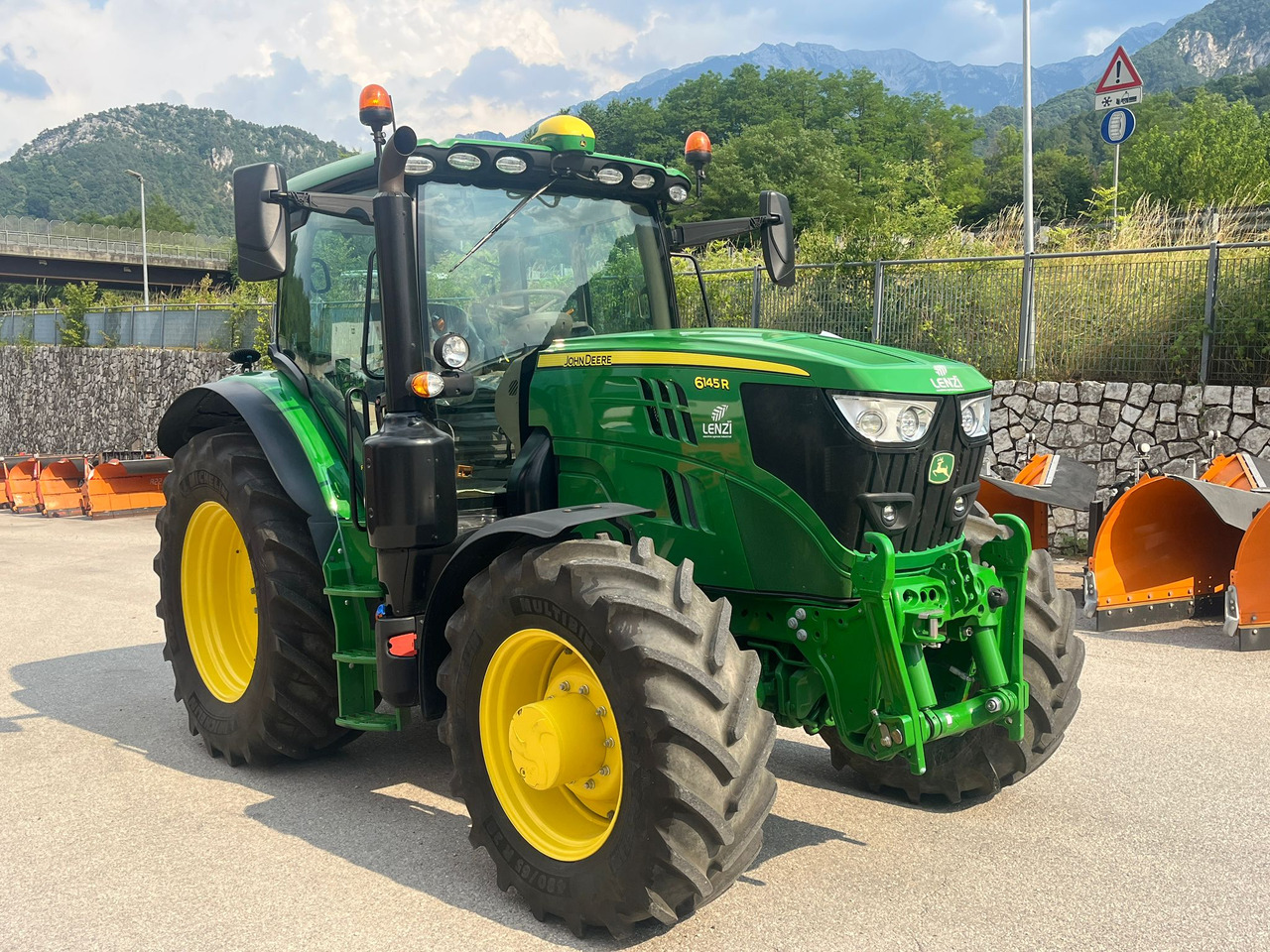 JOHN DEERE 6145 R - جرار: صور 4 JOHN DEERE 6145 R - جرار: صور 4