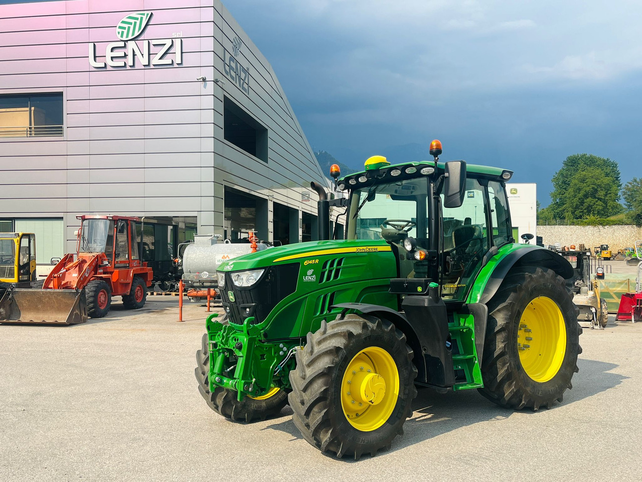 JOHN DEERE 6145 R - جرار: صور 1 JOHN DEERE 6145 R - جرار: صور 1