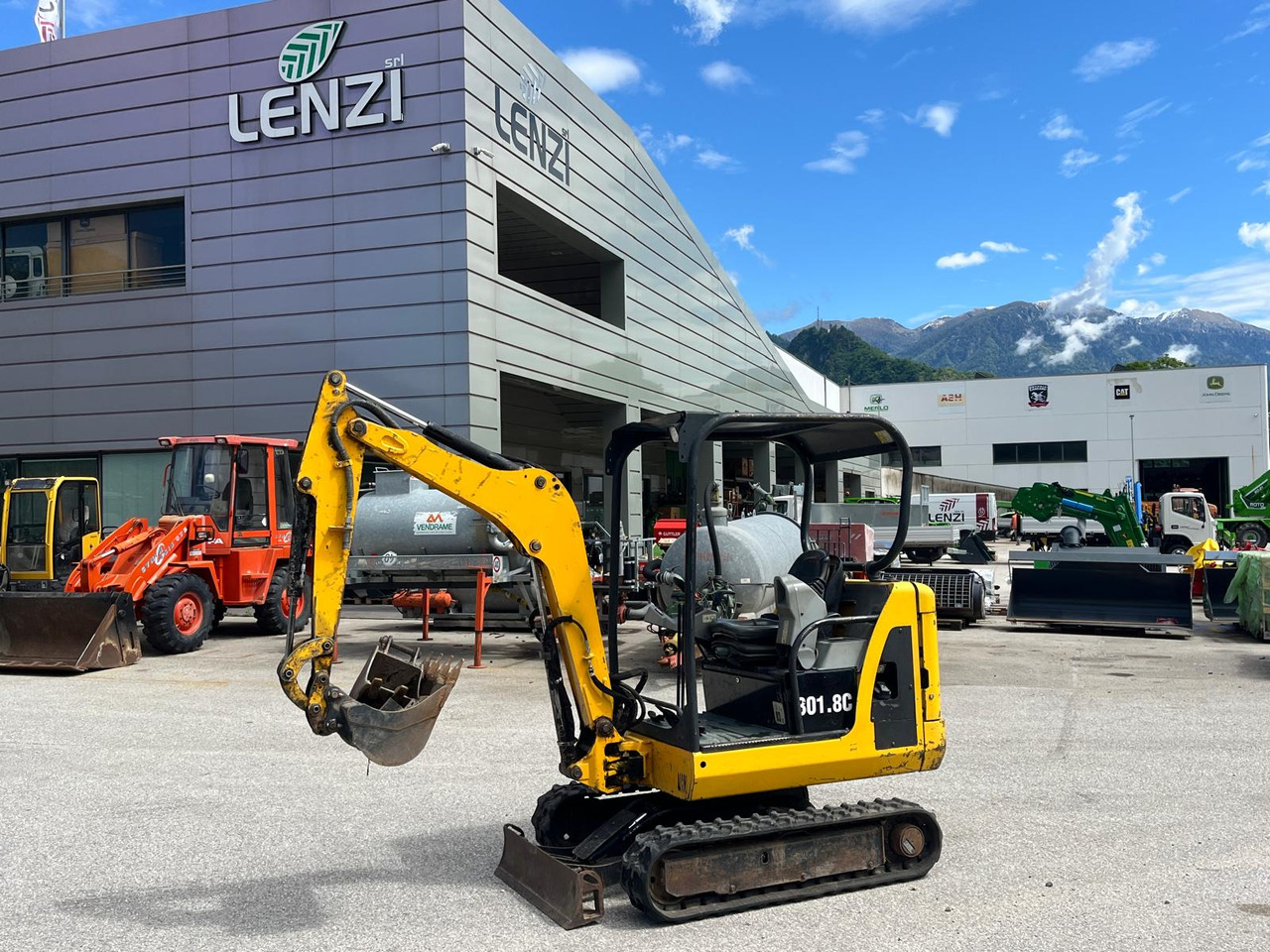 MINIESCAVATORE CAT 301.8 C - حفارة مصغرة: صور 1 MINIESCAVATORE CAT 301.8 C - حفارة مصغرة: صور 1