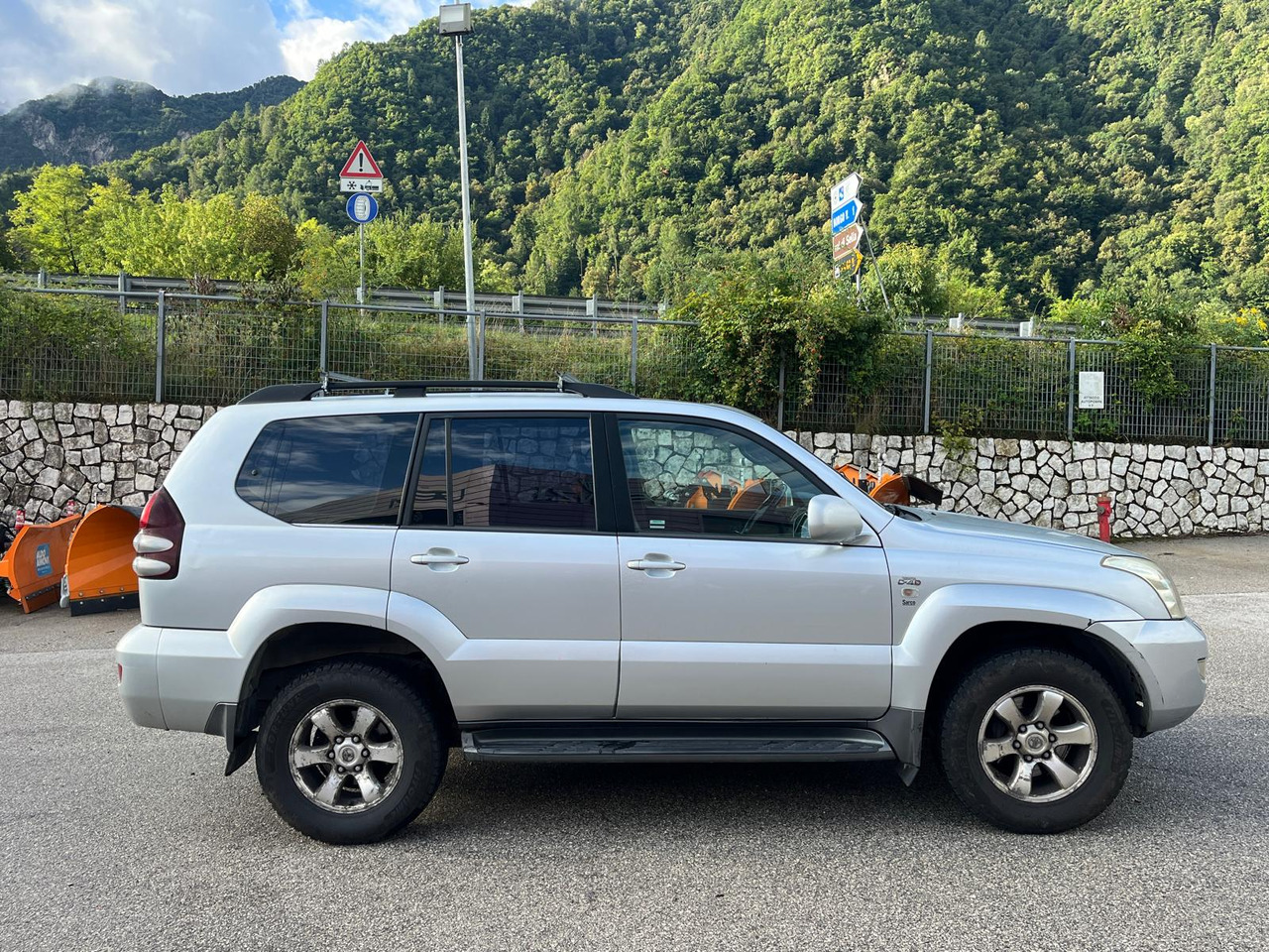 TOYOTA LAND CRUISER 4X4 3.0 D-4D - سيارة: صور 5 TOYOTA LAND CRUISER 4X4 3.0 D-4D - سيارة: صور 5