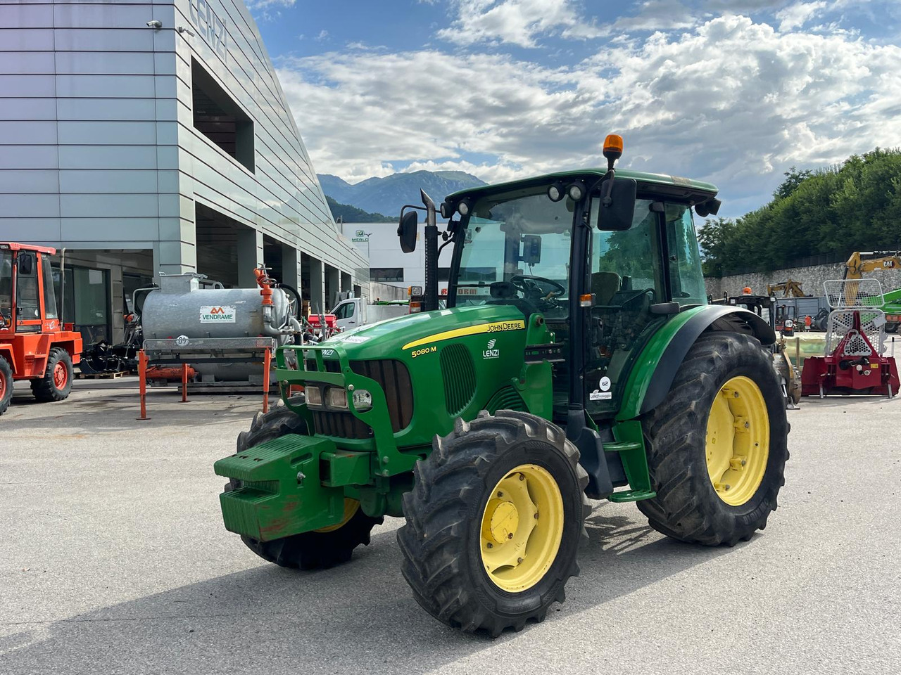 TRATTORE JOHN DEERE 5080 M - جرار: صور 2 TRATTORE JOHN DEERE 5080 M - جرار: صور 2
