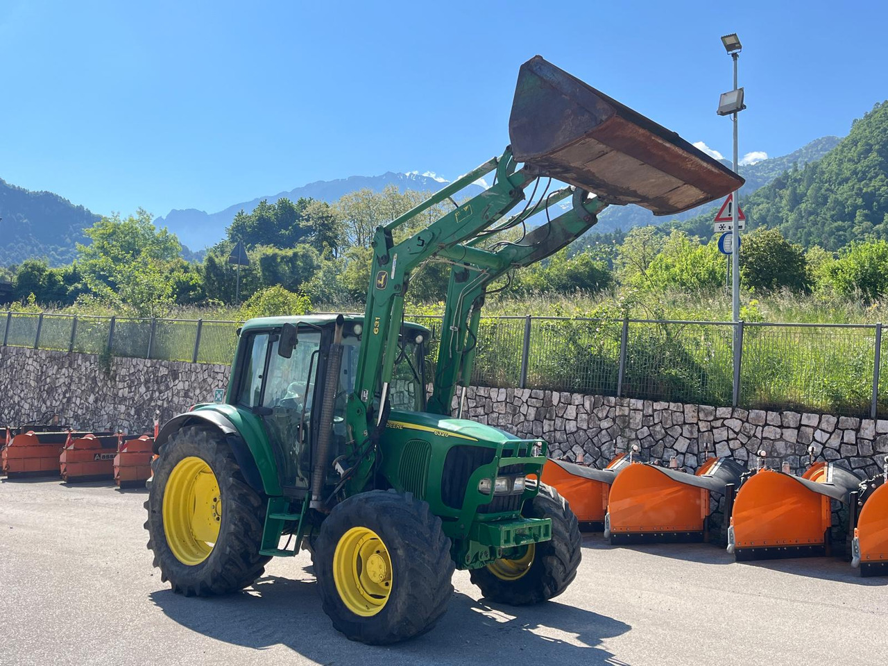 TRATTORE JOHN DEERE 6320 - جرار: صور 3 TRATTORE JOHN DEERE 6320 - جرار: صور 3