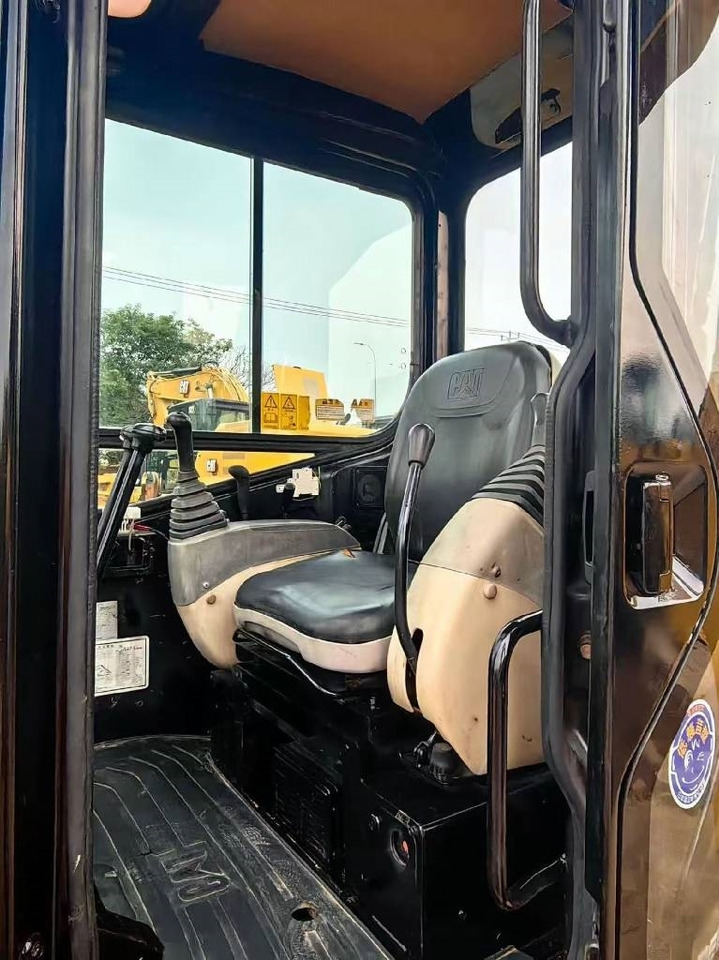 CAT 304 C - حفارة مصغرة: صور 4 CAT 304 C - حفارة مصغرة: صور 4