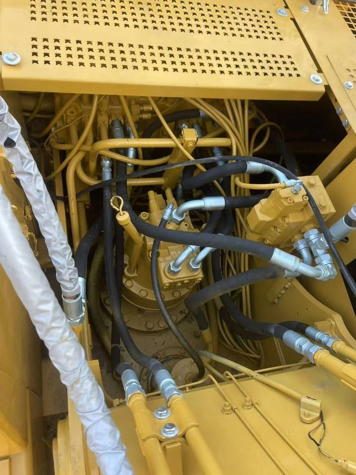CAT 320 B L - حفارات زحافة: صور 2 CAT 320 B L - حفارات زحافة: صور 2