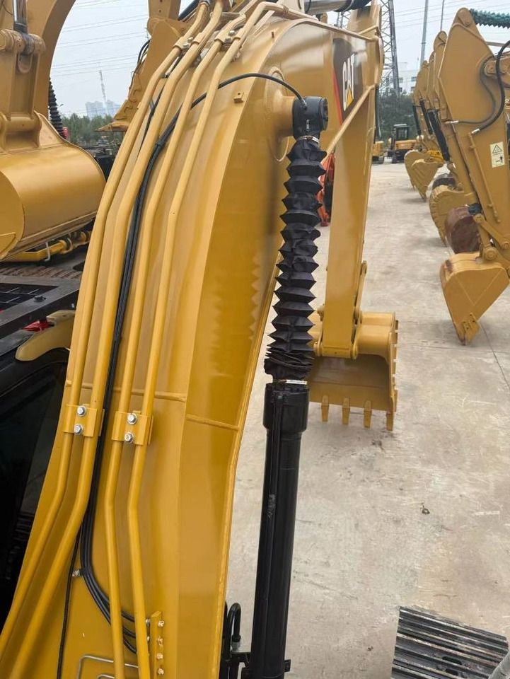 CAT 320 D  - حفارات زحافة: صور 3 CAT 320 D  - حفارات زحافة: صور 3