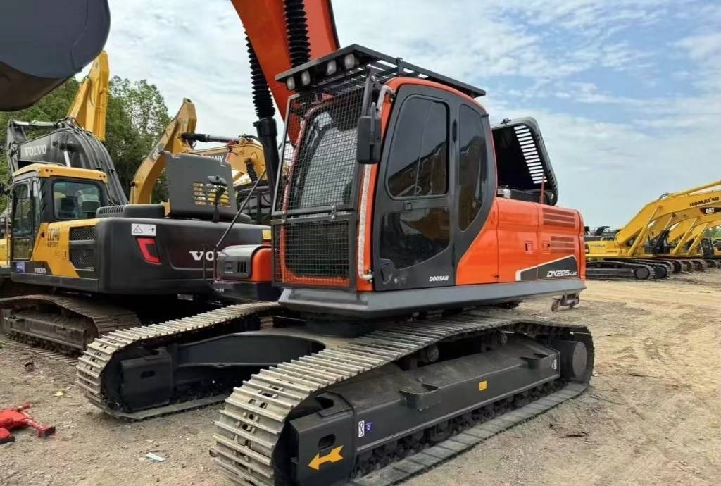 Doosan 225 DX  - حفارات زحافة: صور 4 Doosan 225 DX  - حفارات زحافة: صور 4