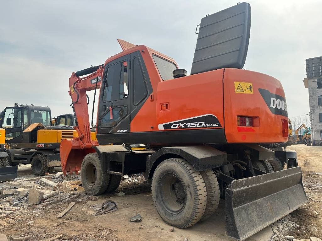 Doosan DH 150 W-7  - حفارة على عجلات: صور 1 Doosan DH 150 W-7  - حفارة على عجلات: صور 1