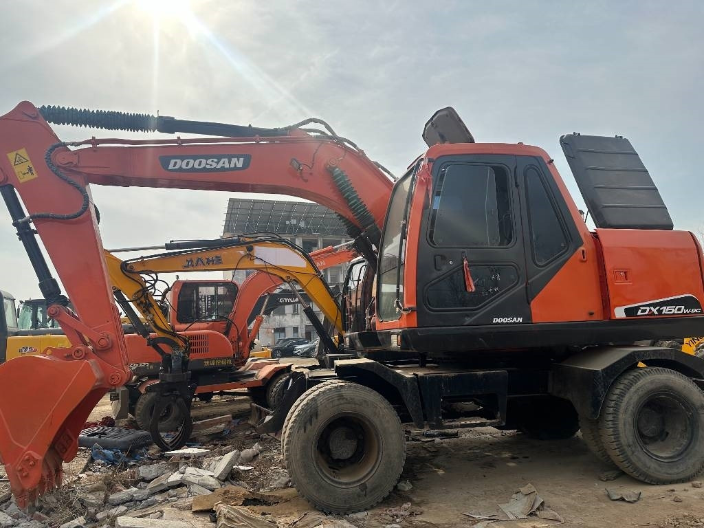 Doosan DH 150 W-7  - حفارة على عجلات: صور 2 Doosan DH 150 W-7  - حفارة على عجلات: صور 2